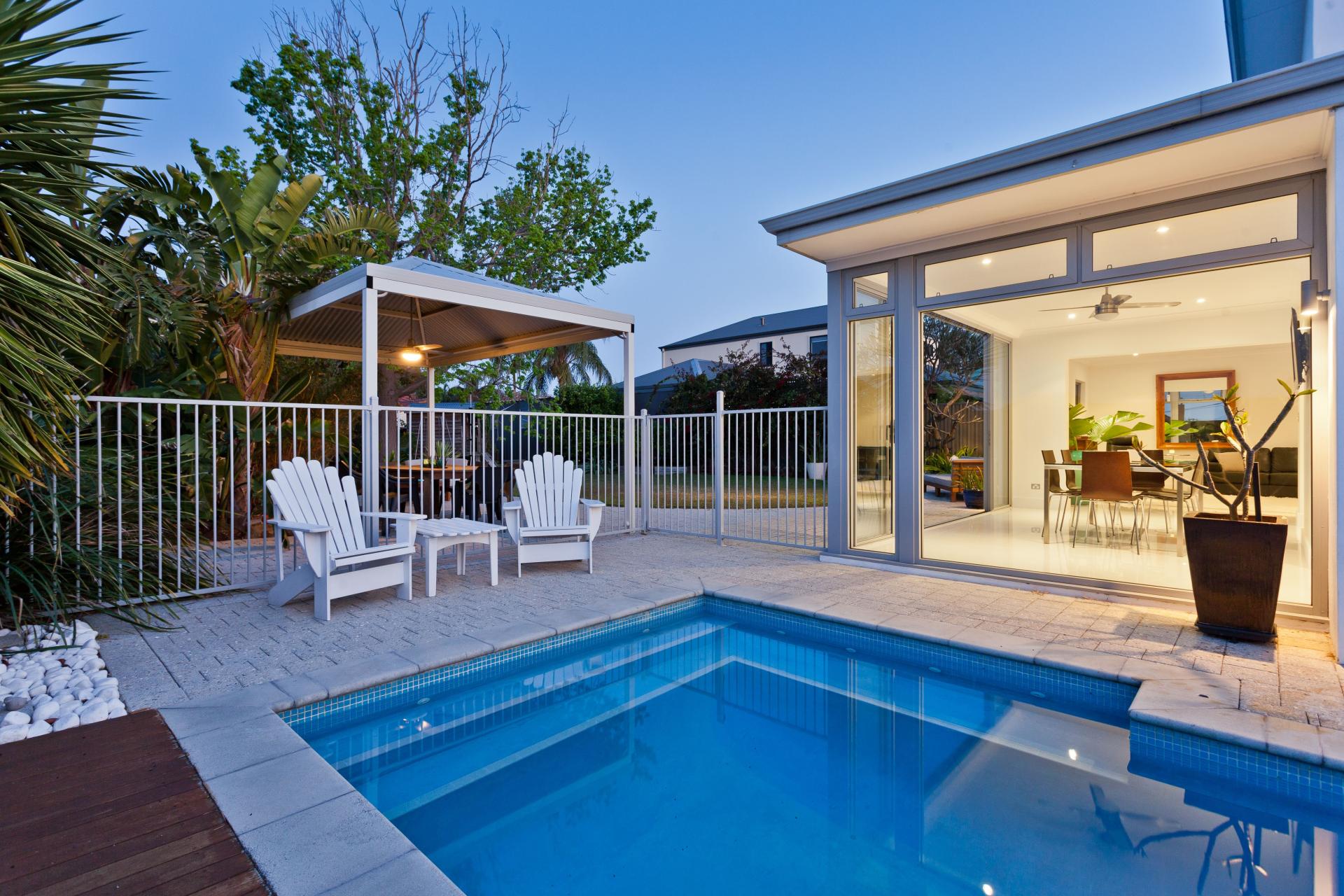 Summer house with a pole